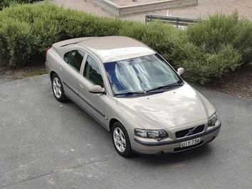 Volvo S60 vuosimallia 2001